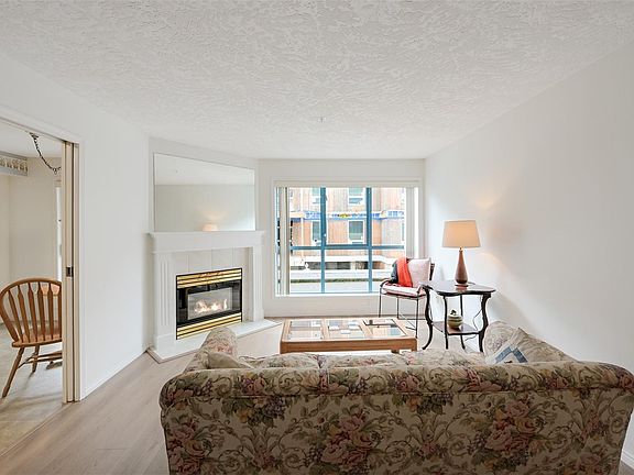 4th image of 1063 Southgate St #209