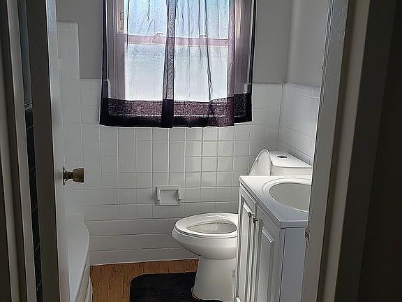 4th image of 320 E 235th St #189