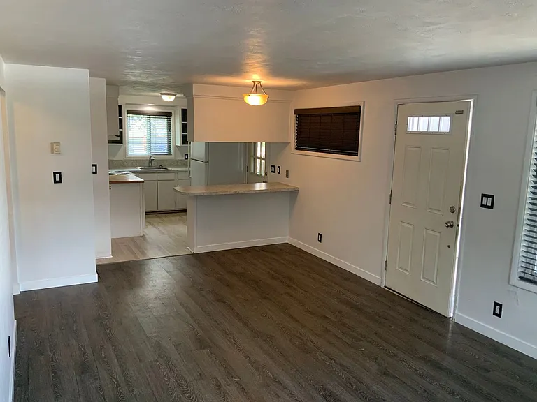 1582 Bogart Ln — Photo 4