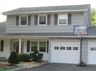 1335 Ellen Ln, Yorktown Heights, NY 10598
