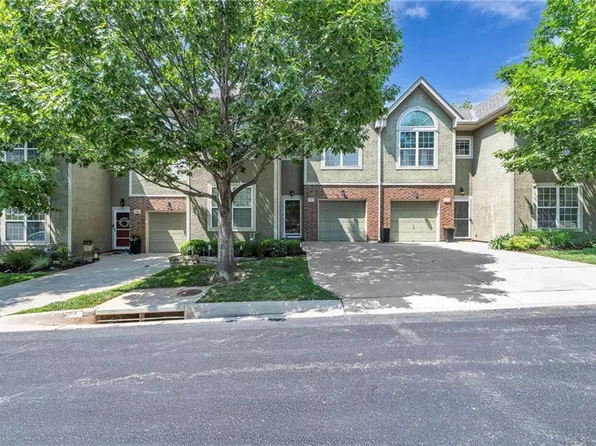 15828 W 61st St, Shawnee, KS 66217