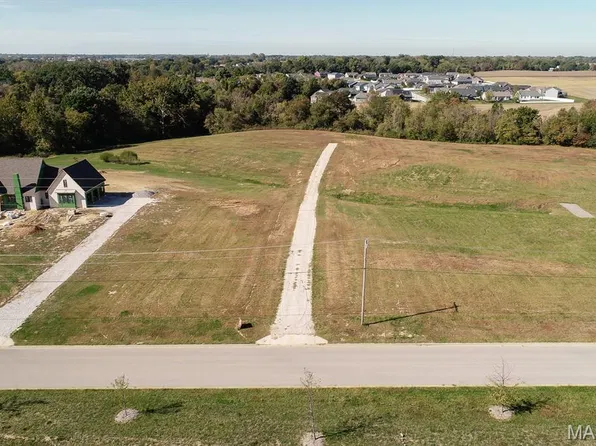 1269 Pausch Rd, O'Fallon, IL 62269