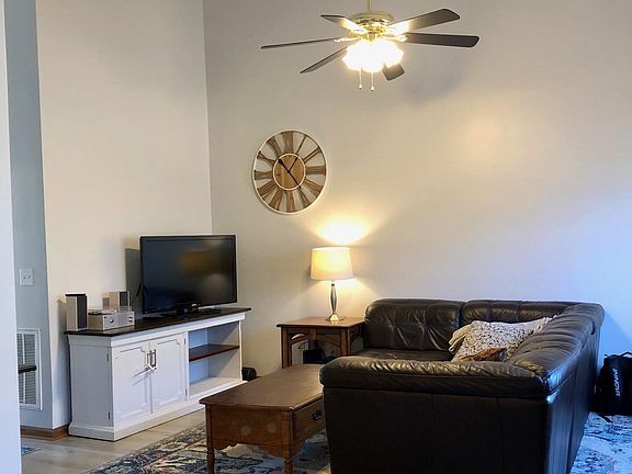 3rd image of 1115 B Brownlea Dr