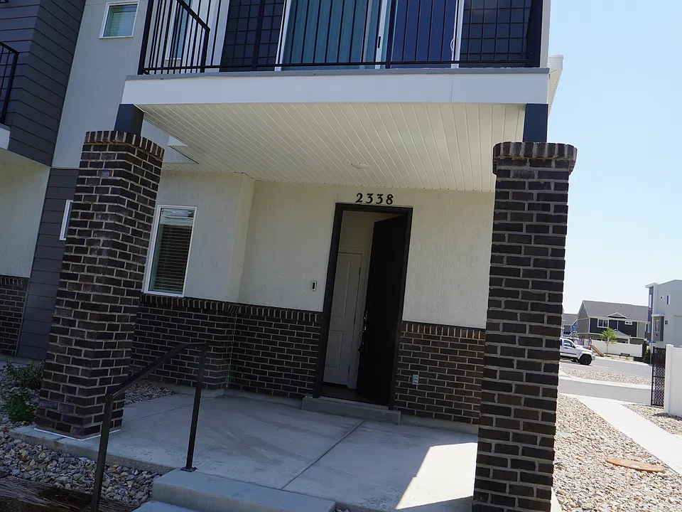 2338 W James Way