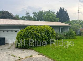 1708 Willow Rd, Hendersonville, NC 28739