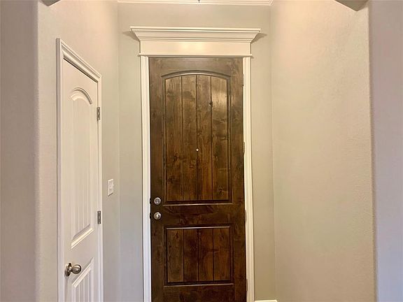 3rd image of 448 Silverton Dr