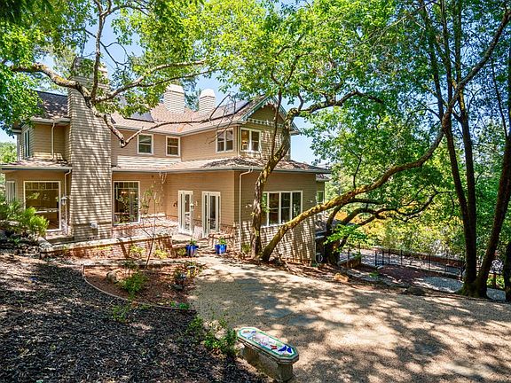 4th image of 1362 Manzanita Court