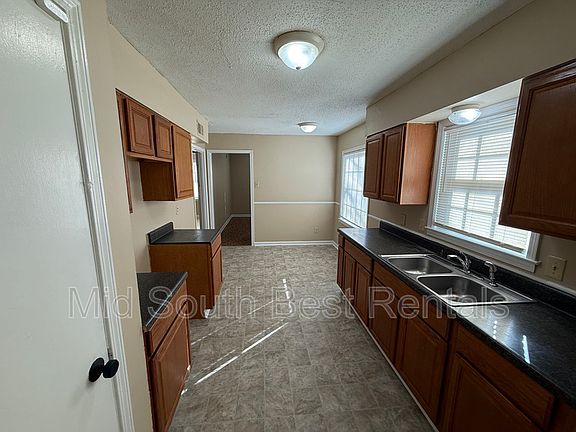 5th image of 4875 Wooddale Ave