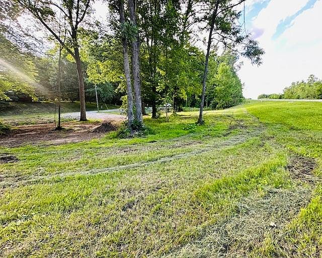2nd image of 4365 Chestnut Grove Rd
