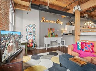 308 W 8th St APT 401, Kansas City, MO 64105