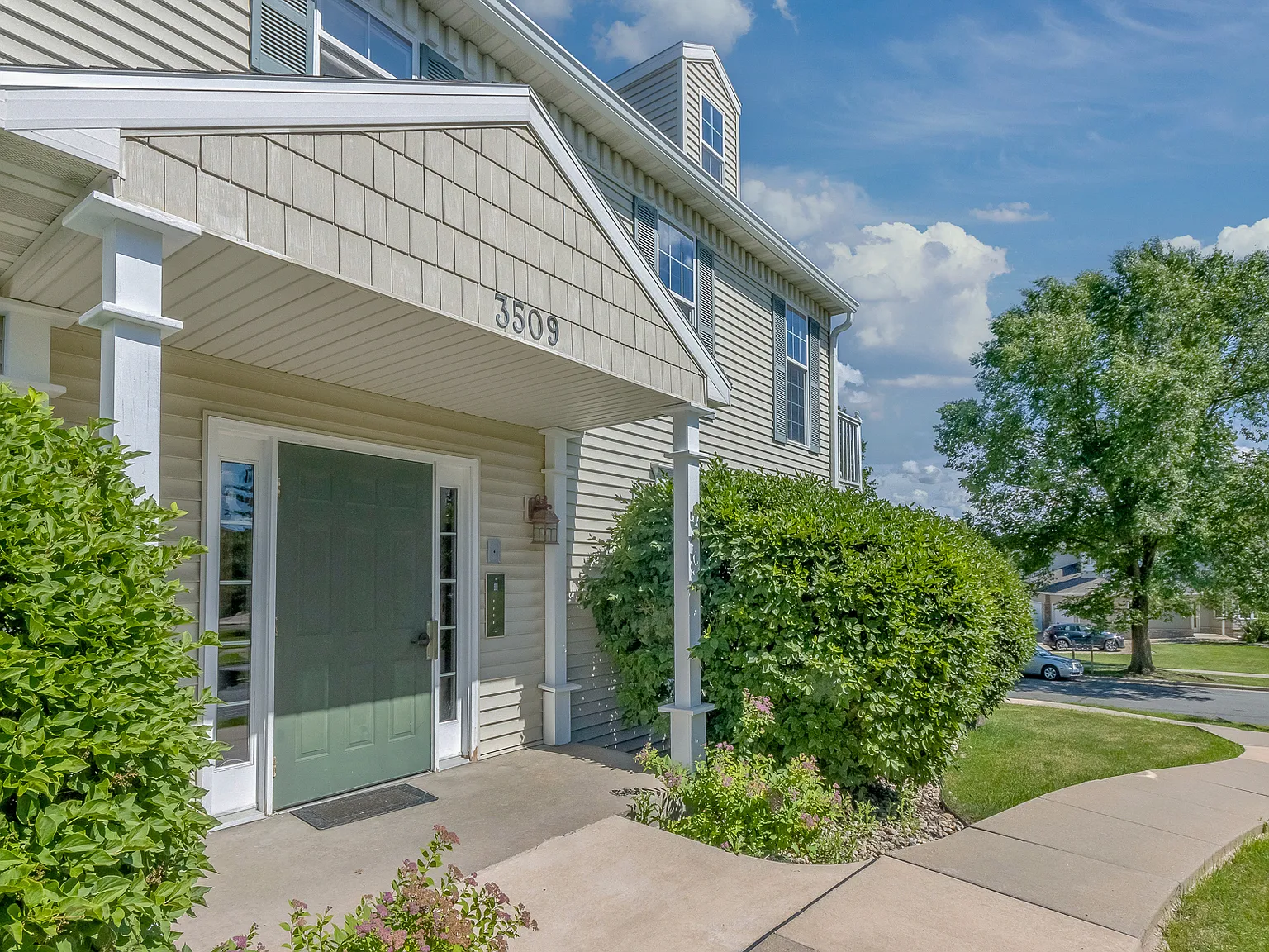 2 bed, 928 sqft, $1,595 — Photo 4