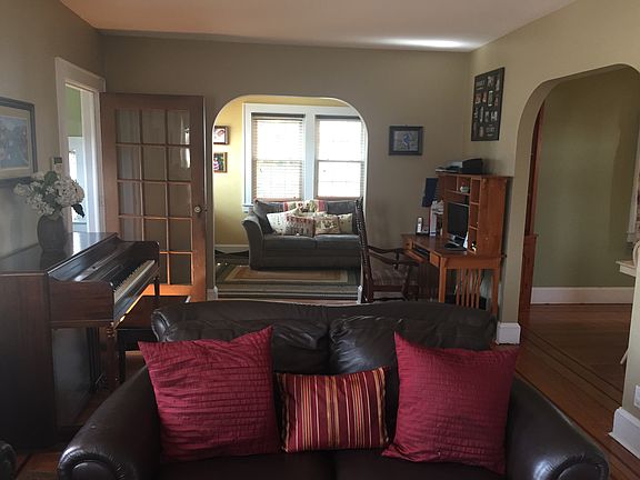 4th image of 102 Centre Ave