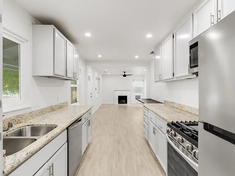 4060 Clayton Rd — Photo 2