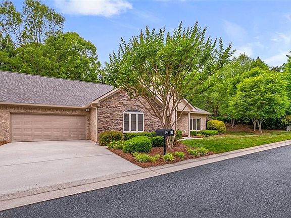 3rd image of 21 Annalisa Dr