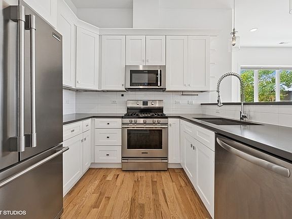 5th image of 2505 W Potomac Ave #3W