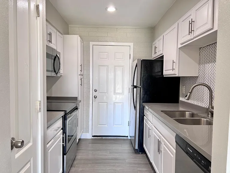 2629 E Turney Ave #4 — Photo 4