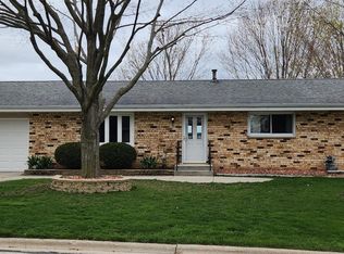 402 Lakeview Rd, South Milwaukee, WI 53172