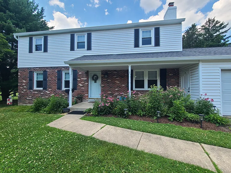 2105 Hemlock Rd — Photo 2