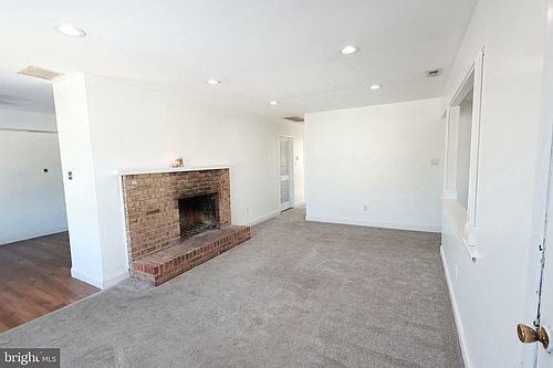 4th image of 8 Fanelli Ln #A