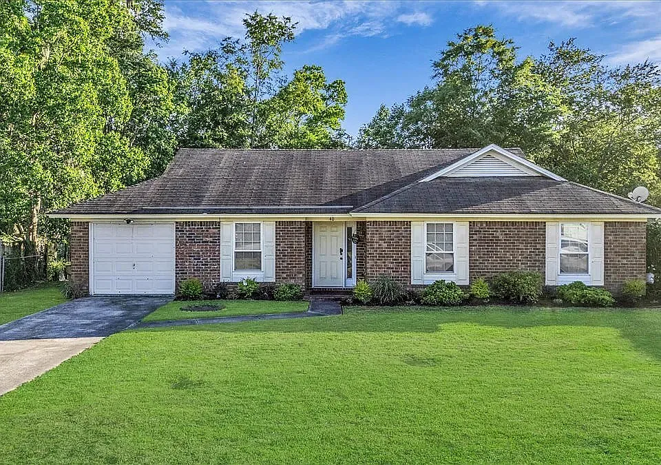 40 Whippoorwill Ln E