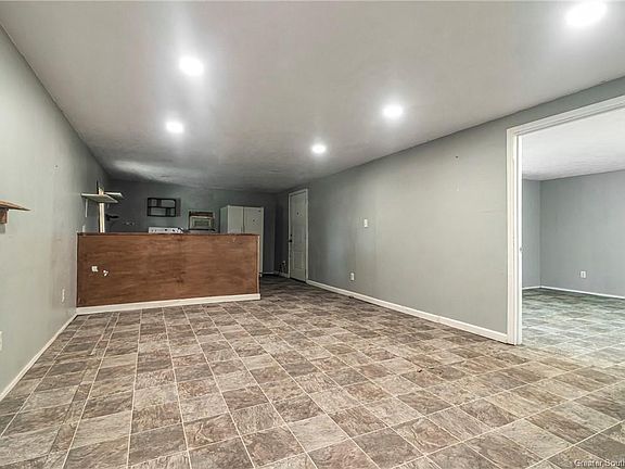 5th image of 5917 Bennie Ln