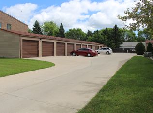 Foxdale Apartments, Fargo, ND 58103