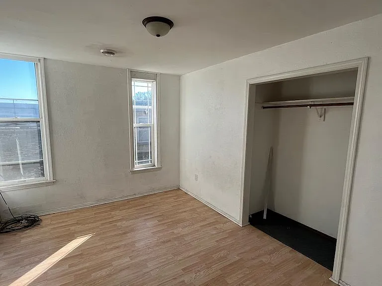2137 White St — Photo 2