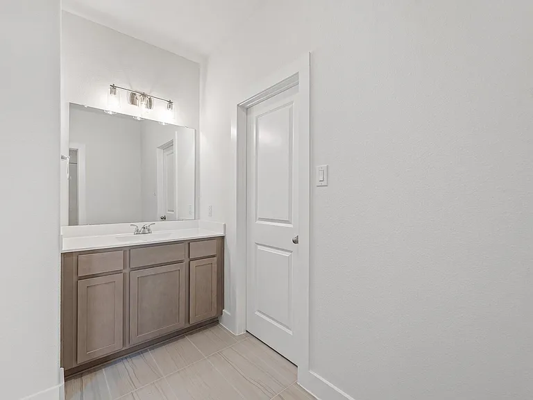832 Sarasota Shore Dr — Photo 44