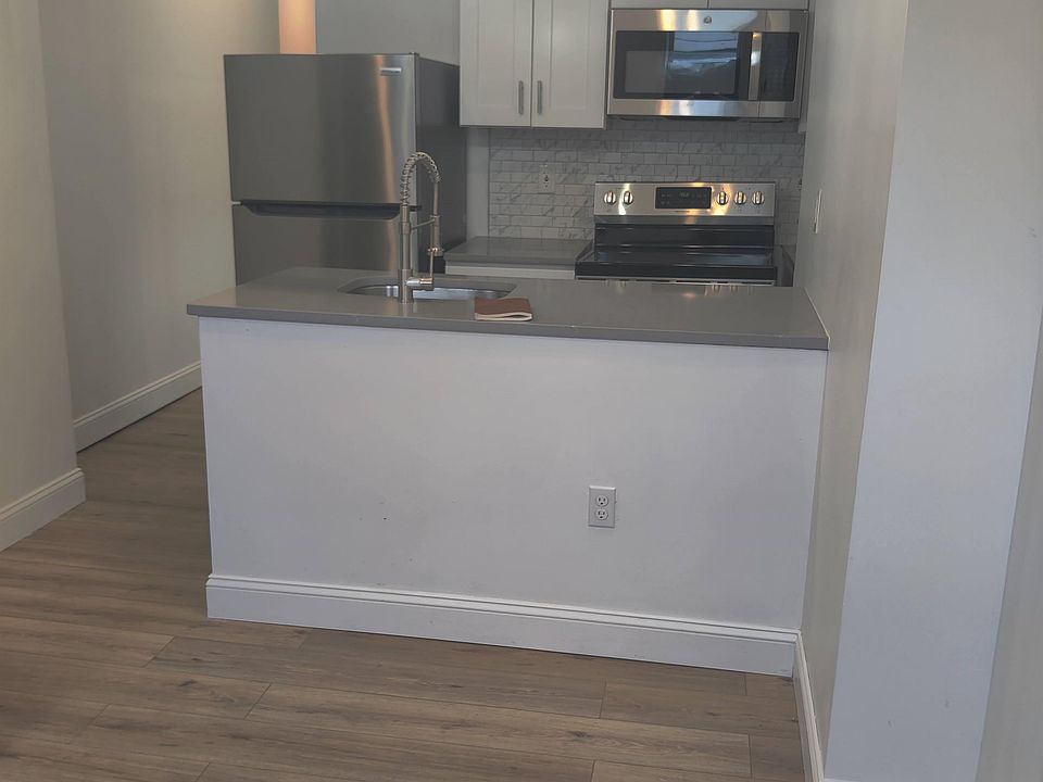 1st image of 1949 N 32nd St #3