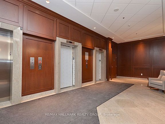 5th image of 234 Rideau St #1902