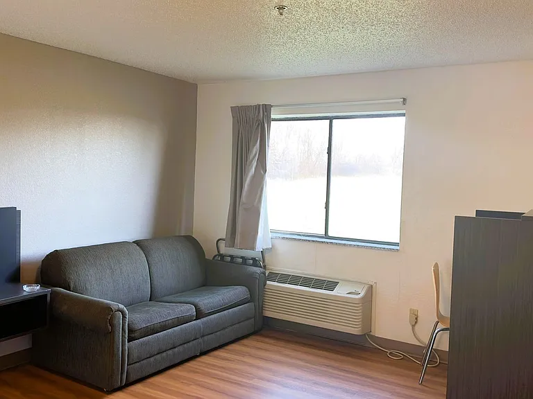 2343 Logan Ave — Photo 4