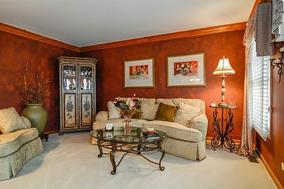 3rd image of 546 Meadowview Dr
