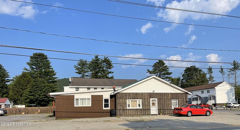 2nd image of 3 Adirondack Road