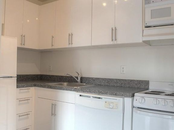 3rd image of 207 E 30th St APT 8D