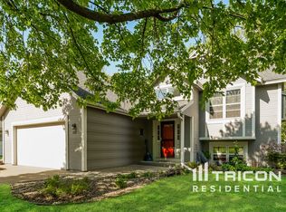 2110 Helmo Ave N, Oakdale, MN 55128