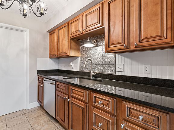 5th image of 2503 Demere Rd APT 6