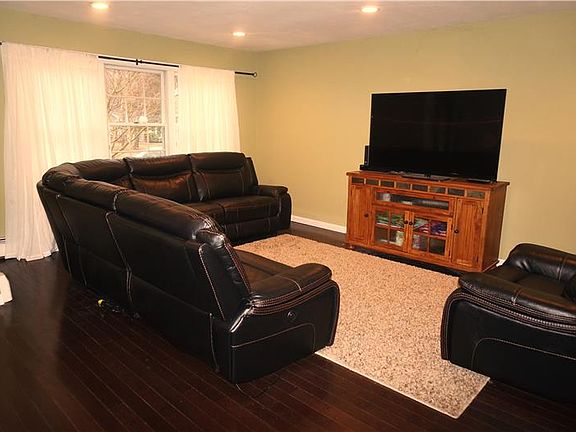 5th image of 6 Fairway Dr
