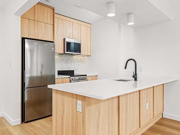 4th image of 1010 Pacific St #166