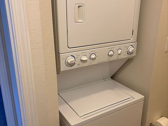 3rd image of 1100 Century Oaks Dr APT B