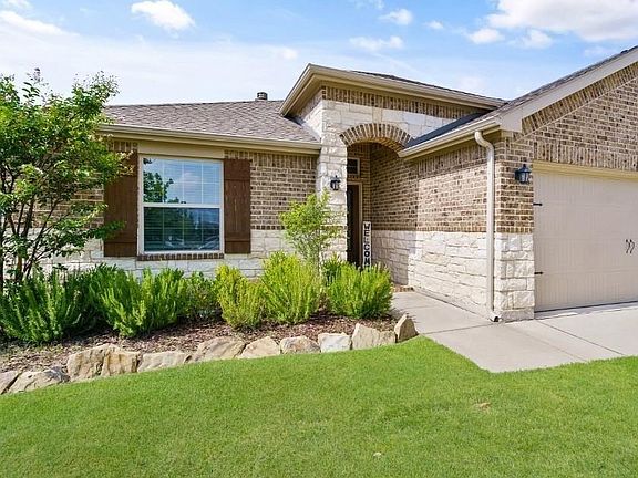 3rd image of 216 Oxford Dr
