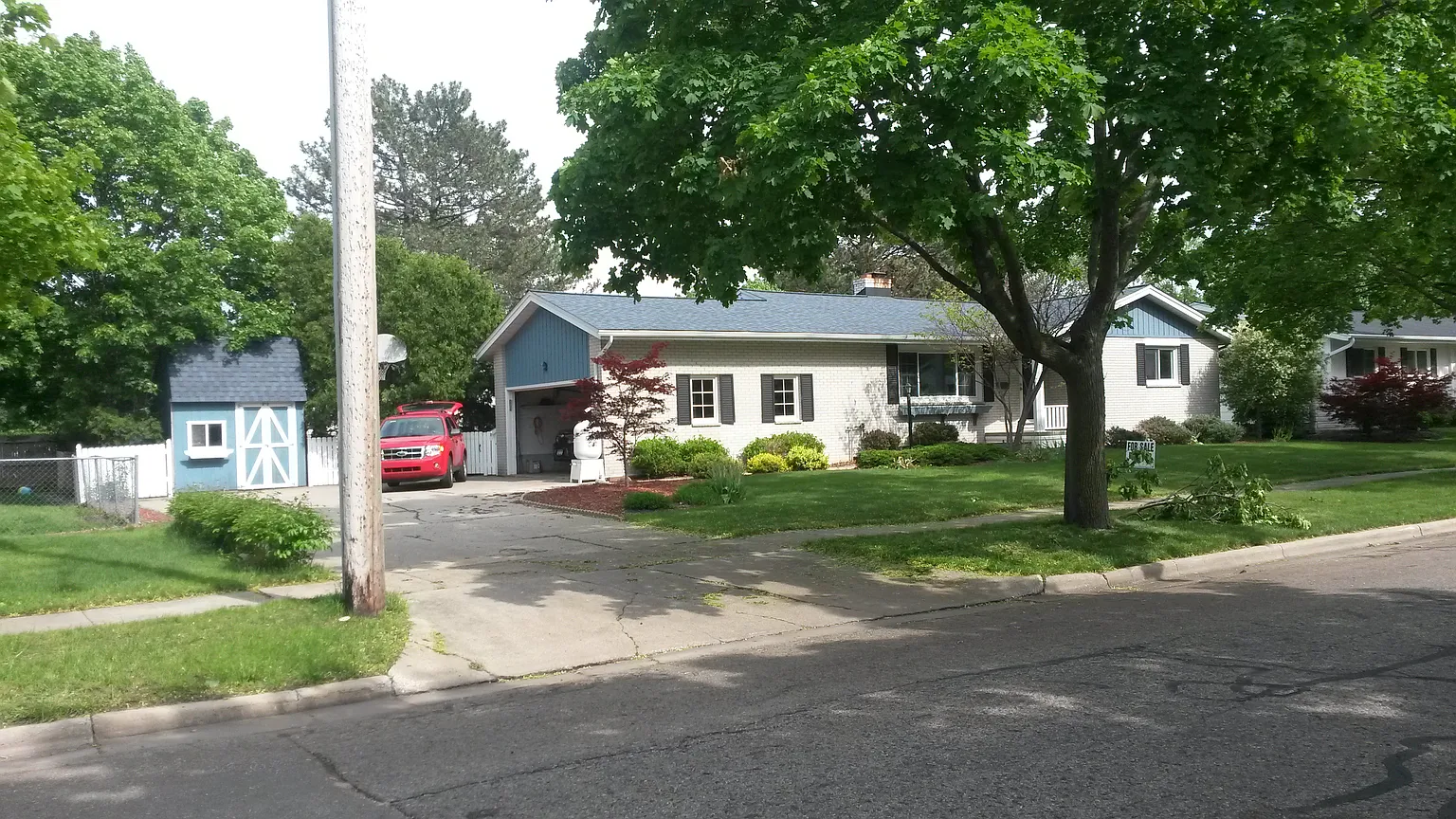 211 Burns St photo 1