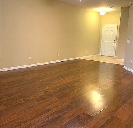 4th image of 1033 Priory Cir