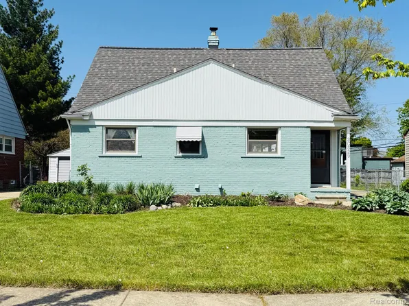 20529 Van Antwerp St, Harper Woods, MI 48225