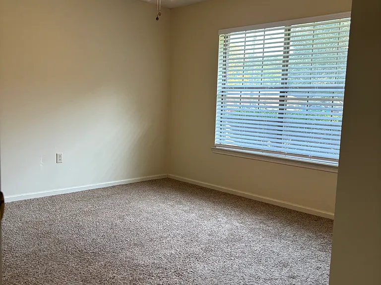 560 2nd Ave #A — Photo 4