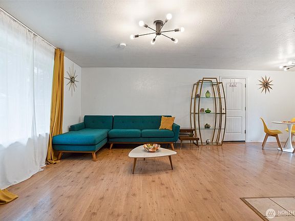 4th image of 4051 Chinook Place NW