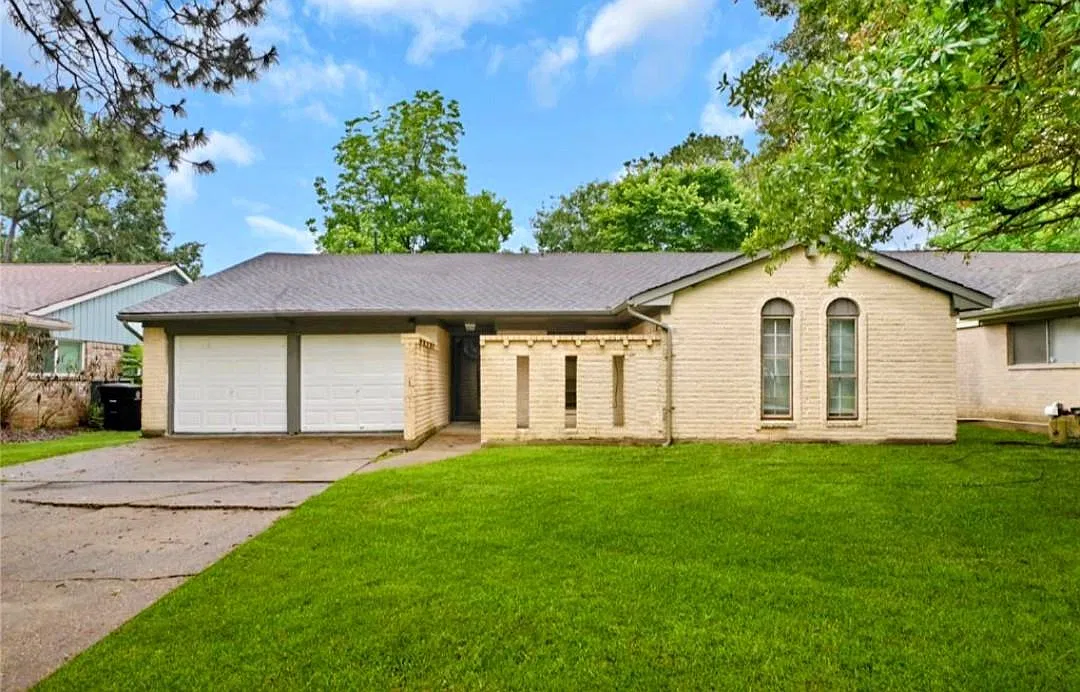 4 bed, 2.0 bath, 1740 sqft, $2,175 — Photo 1