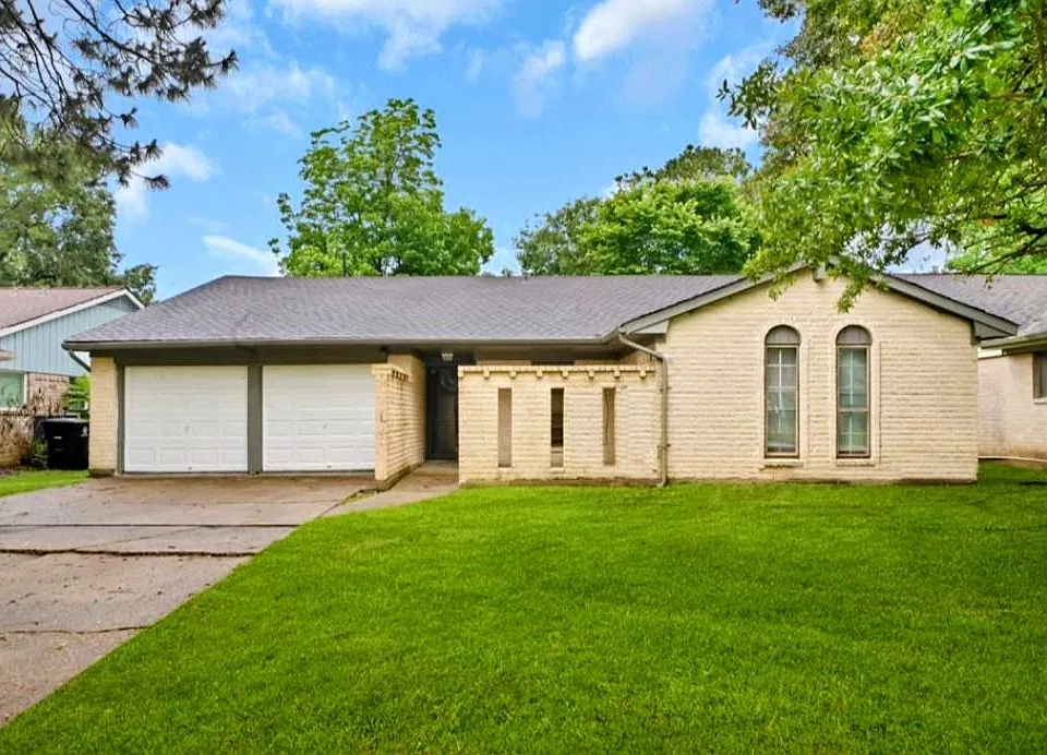 16126 La Cabana Dr