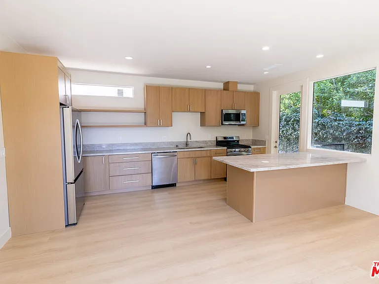 821 S Muirfield Rd — Photo 5