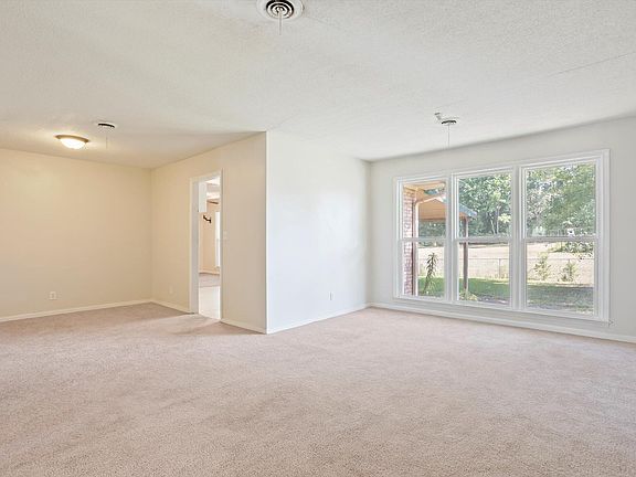 4th image of 310 E Wynngate Drive