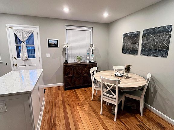 Dining Area, Open to Kitchen